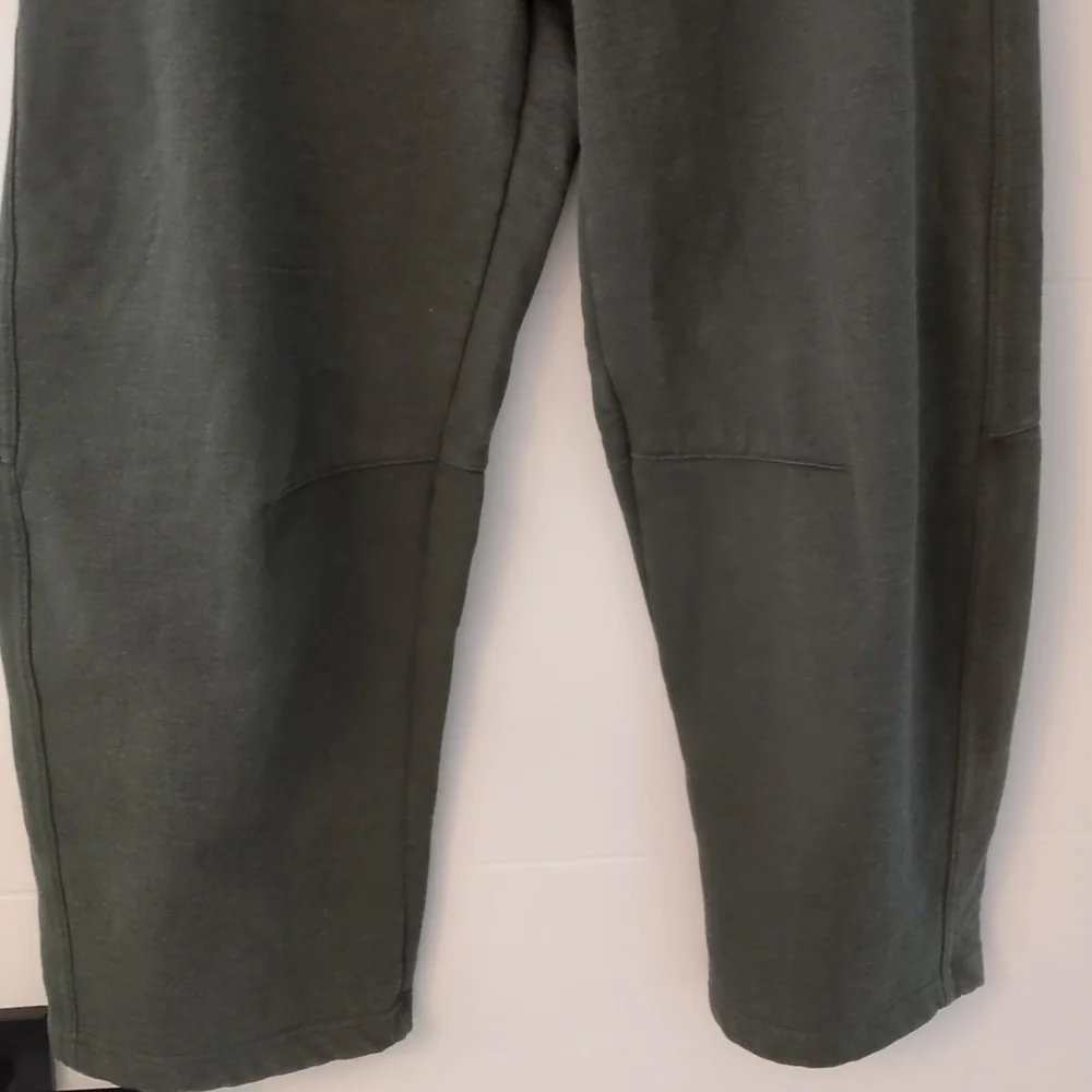 UO BDG Men's Relaxed fit Bowed Sweatpants Barely Green Athleasure Cozy Cabin L